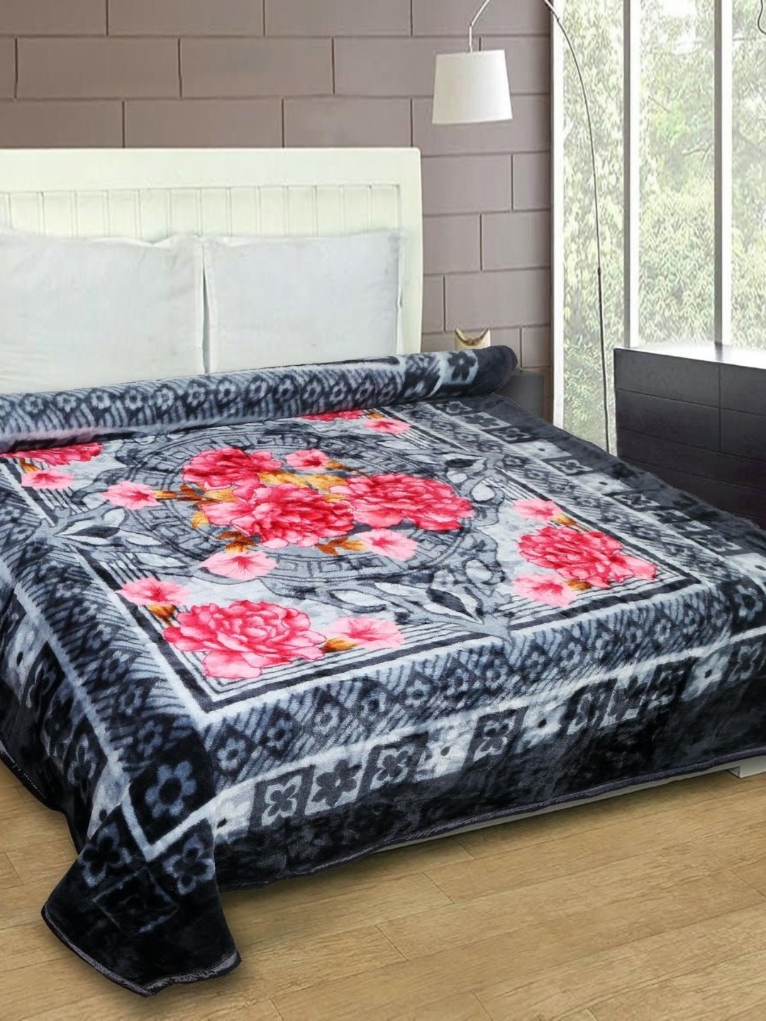 

MAGICAL Black & Red Ethnic Motifs Mink 400 GSM Double Bed Blanket