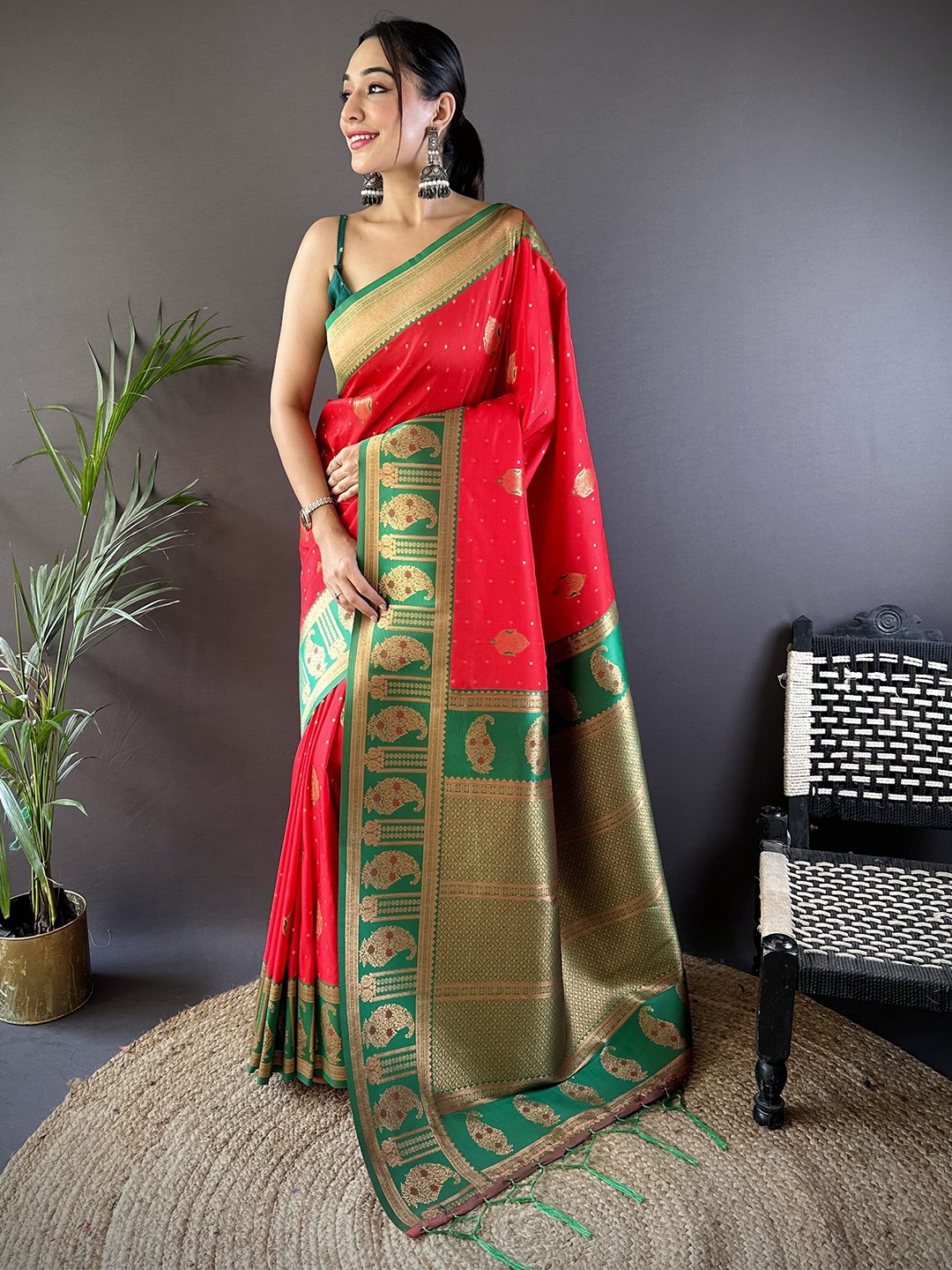 

LeeliPeeri Designer Woven Design Zari Silk Blend Banarasi Saree, Red