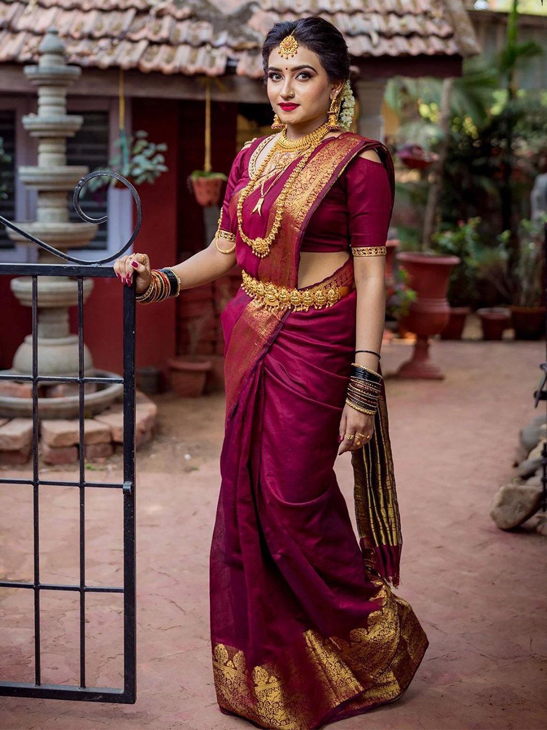 

Aldwych Woven Design Zari Silk Blend Banarasi Saree, Maroon