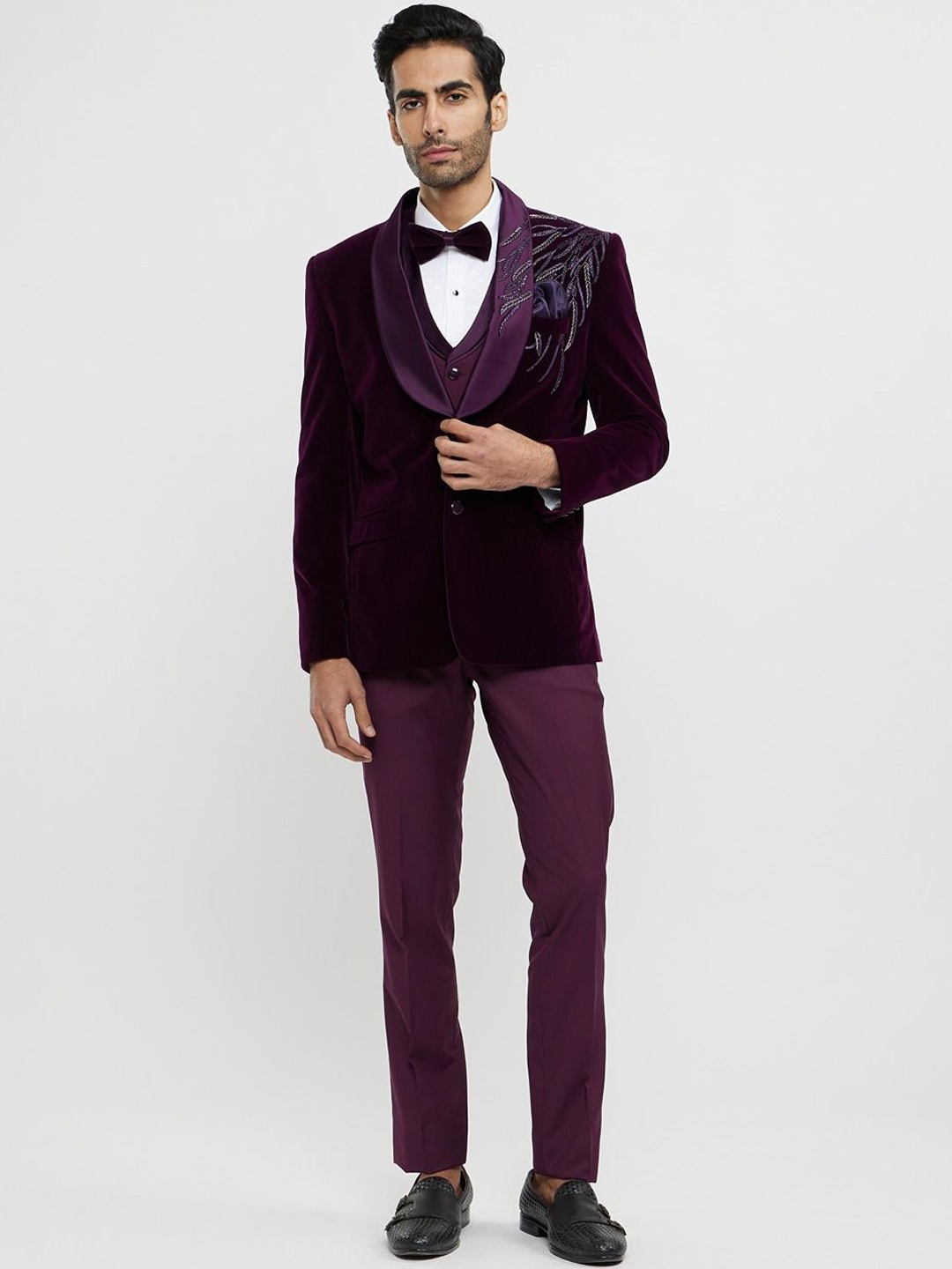 

Twamev Men Mandarin Collar Zardozi Embroidery Suit Set, Purple