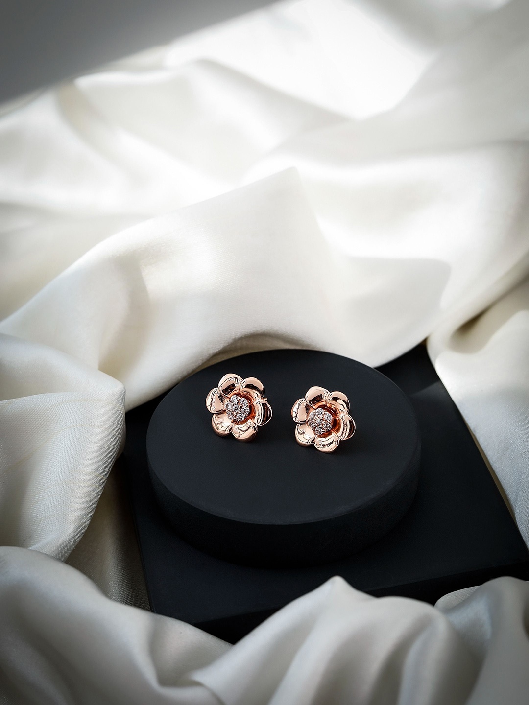 

DIAVO Contemporary Studs Earrings, Rose gold