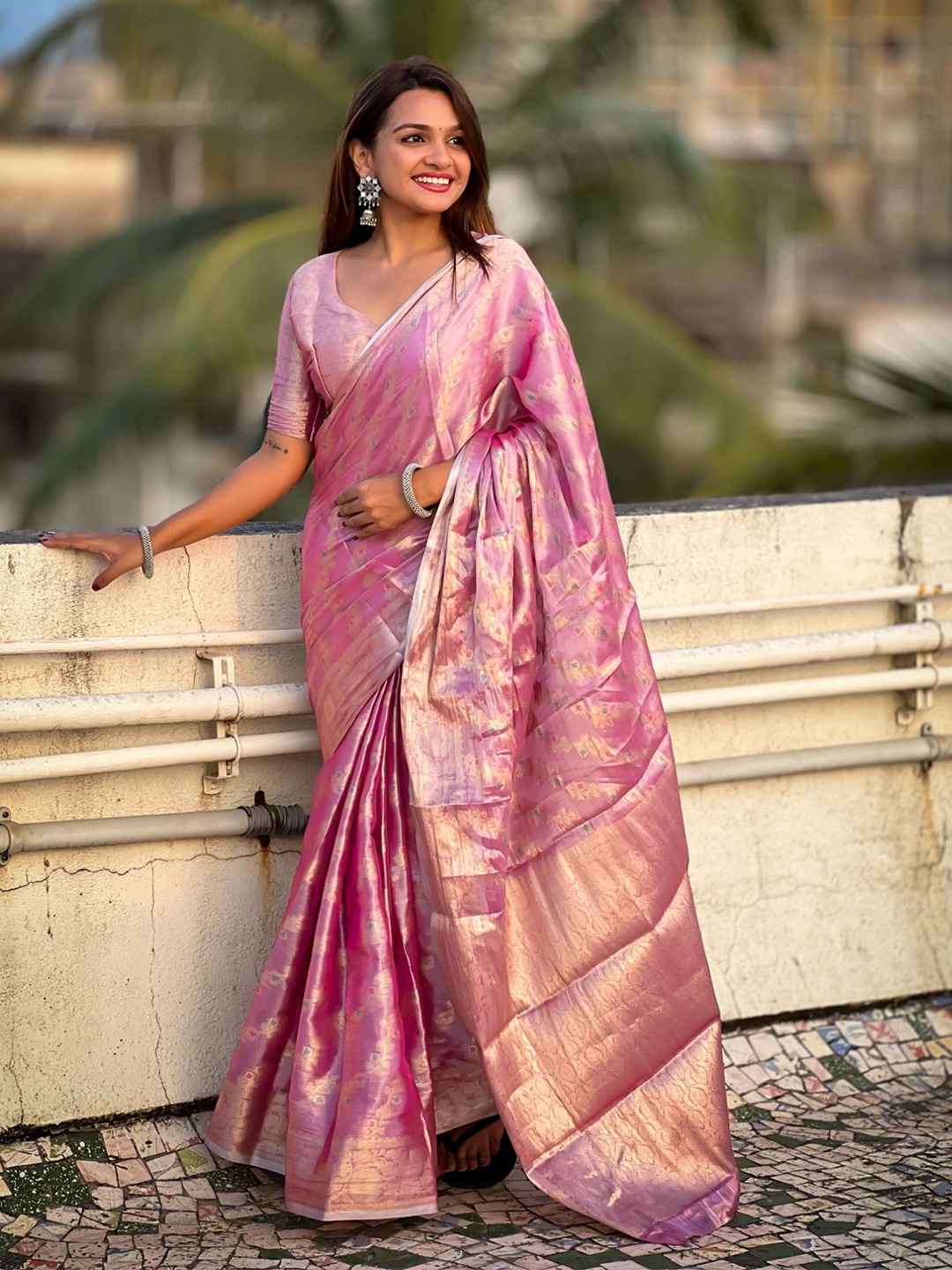 

LeeliPeeri Designer Woven Design Zari Silk Blend Kanjeevaram Saree, Pink