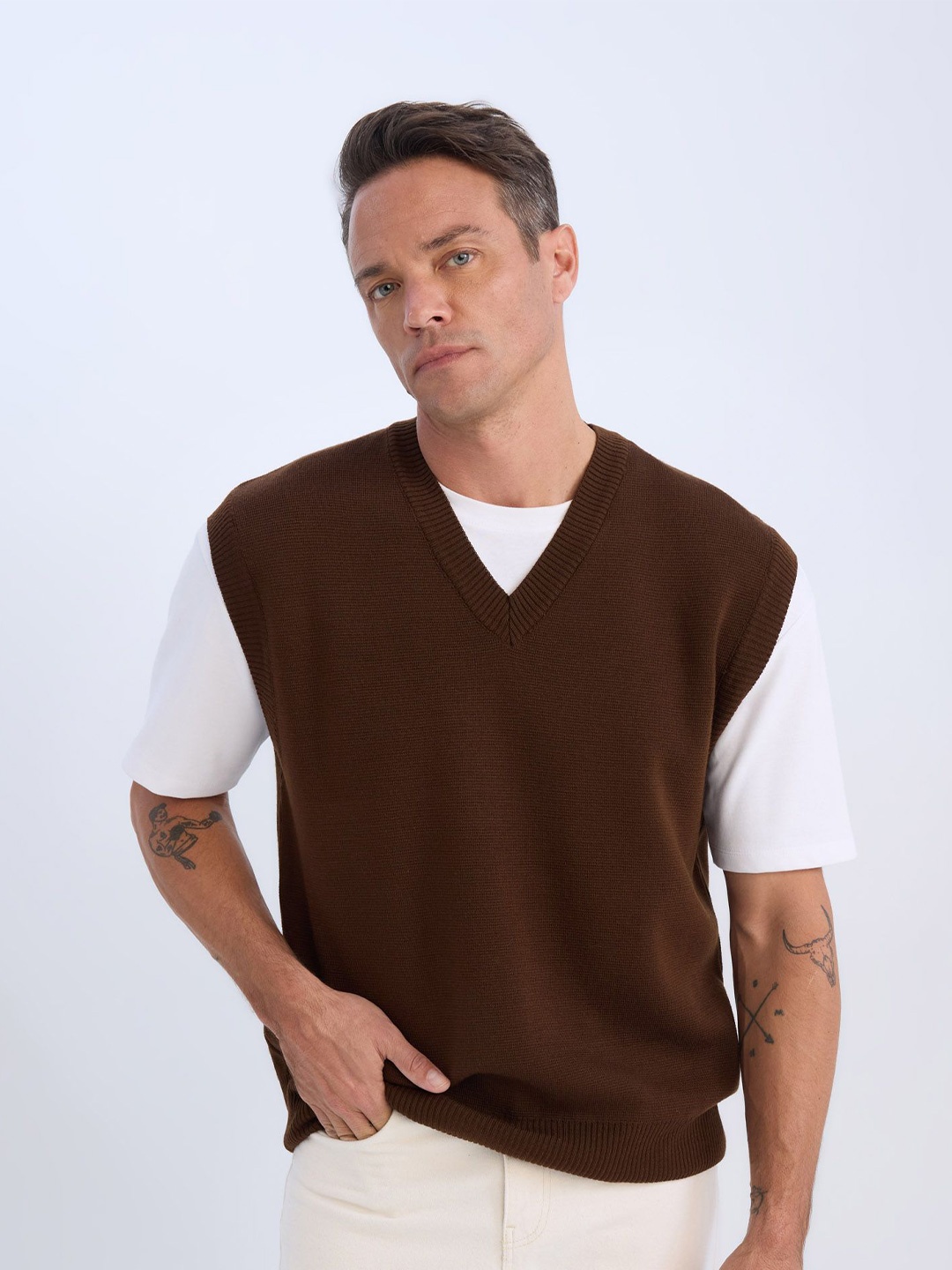 

DeFacto Men V-Neck Sweater Vest, Brown