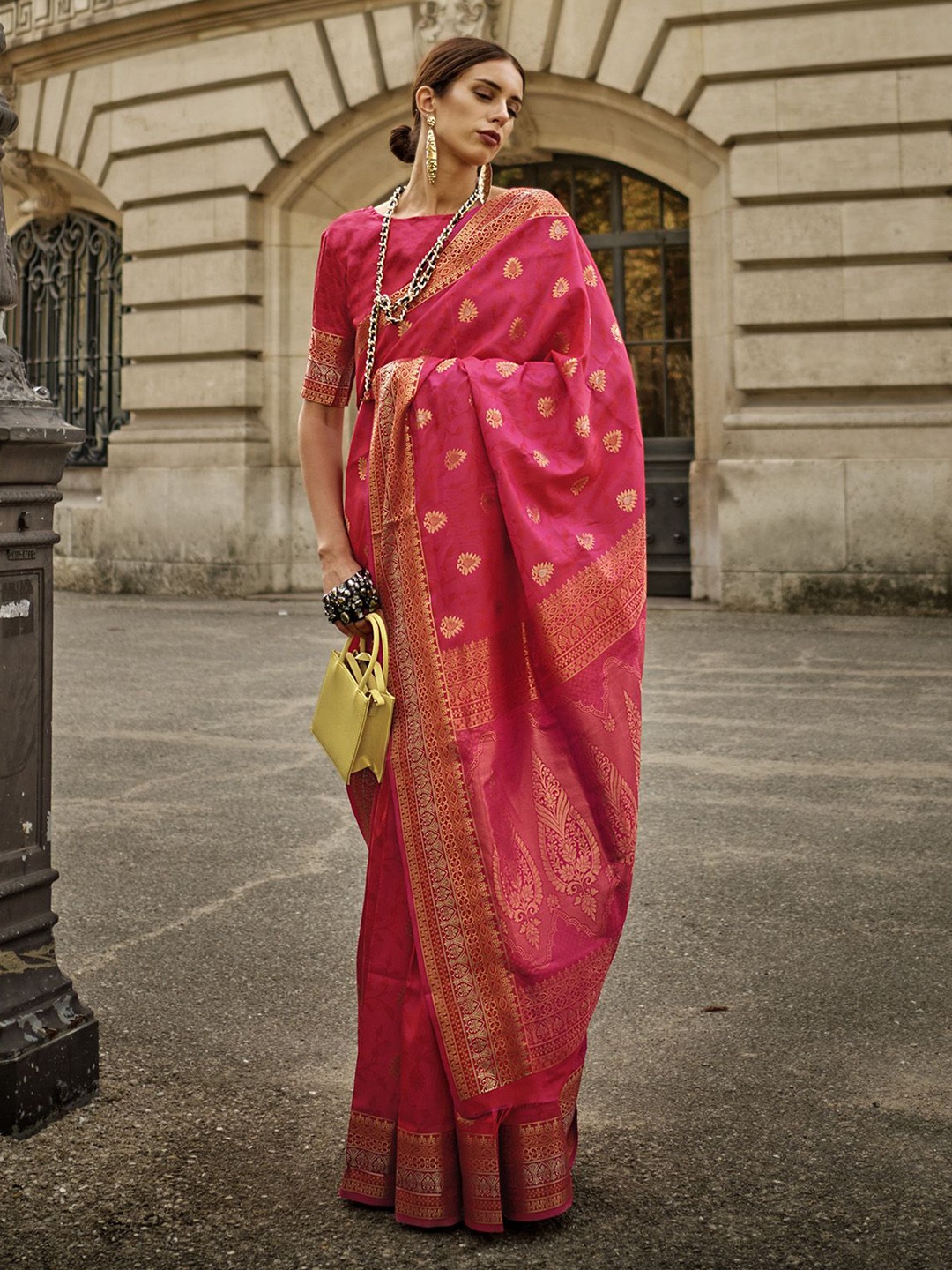 

elora Woven Design Zari Silk Blend Saree, Pink