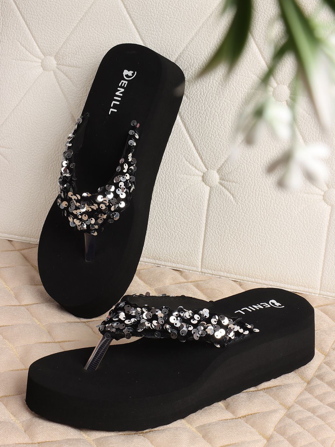 

Denill Women Open Toe Flats, Silver