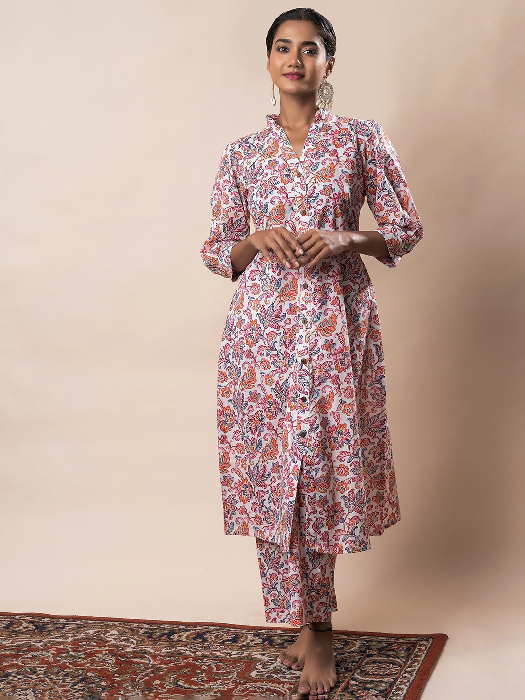 

GULABOSITABO Women Floral Printed Regular Pure Cotton Kurta with Trousers, White