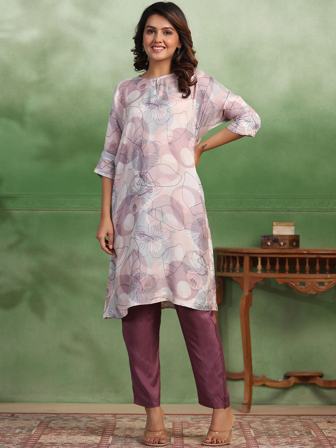 

Sangria Floral Printed A-Line Kurta & Trouser, Lavender