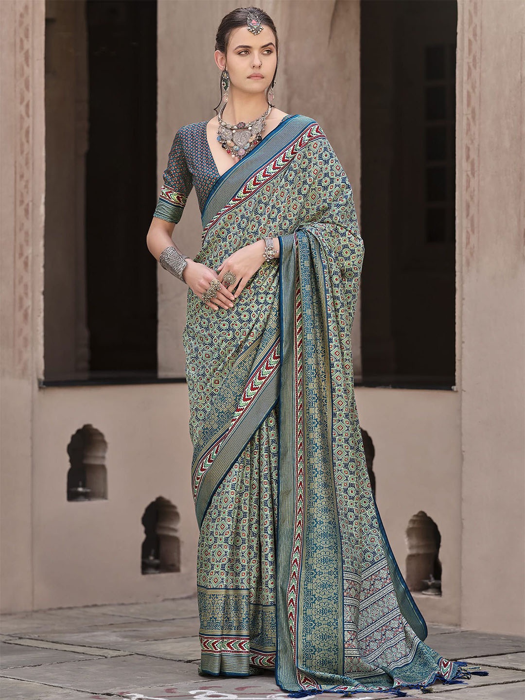 

elora Ethnic Motifs Printed Patola Saree, Blue