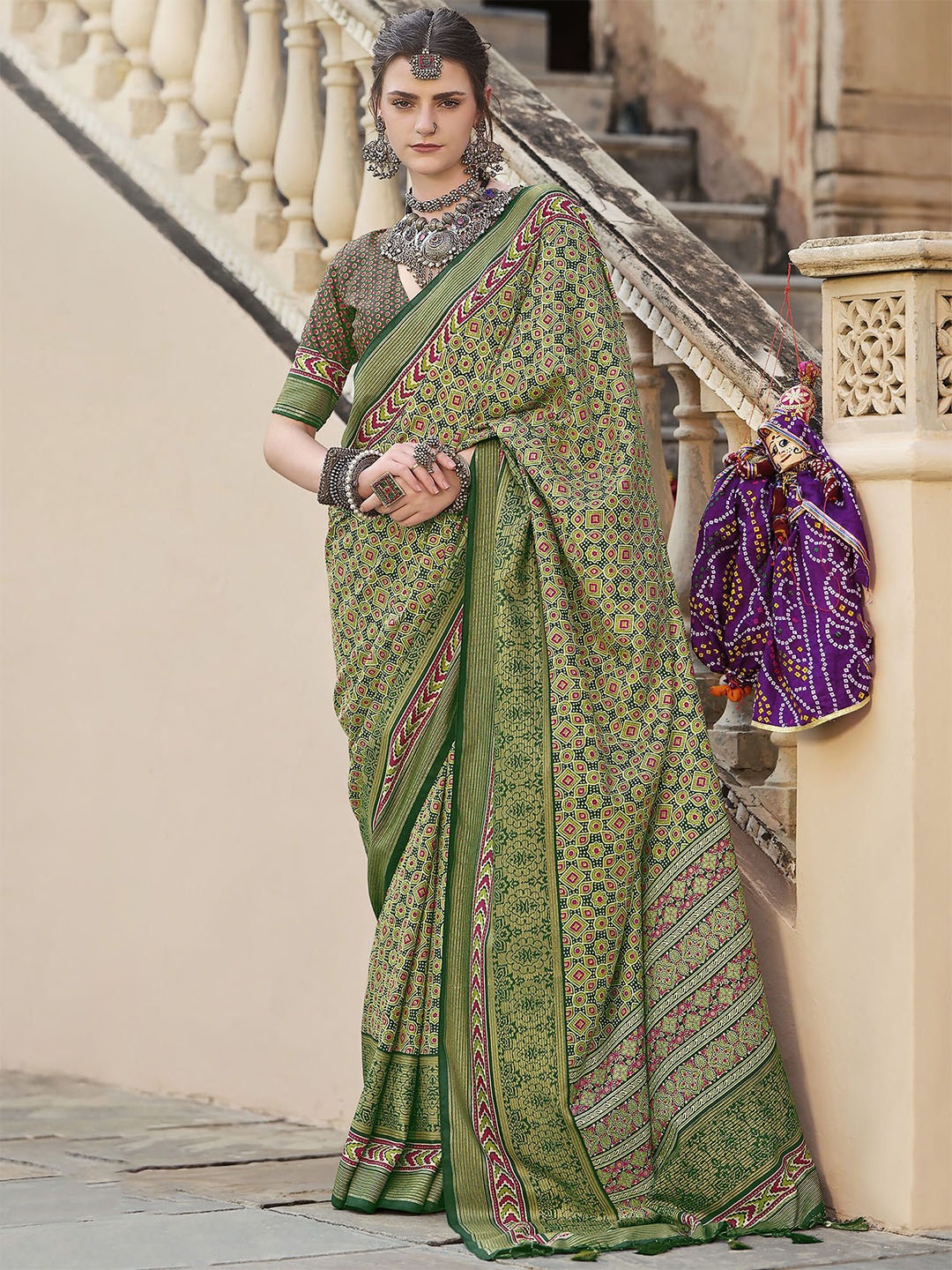 

elora Ethnic Motifs Printed Patola Saree, Green