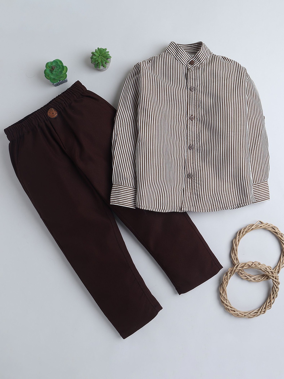 

BAATCHEET Boys Printed Shirt with Trousers, Brown