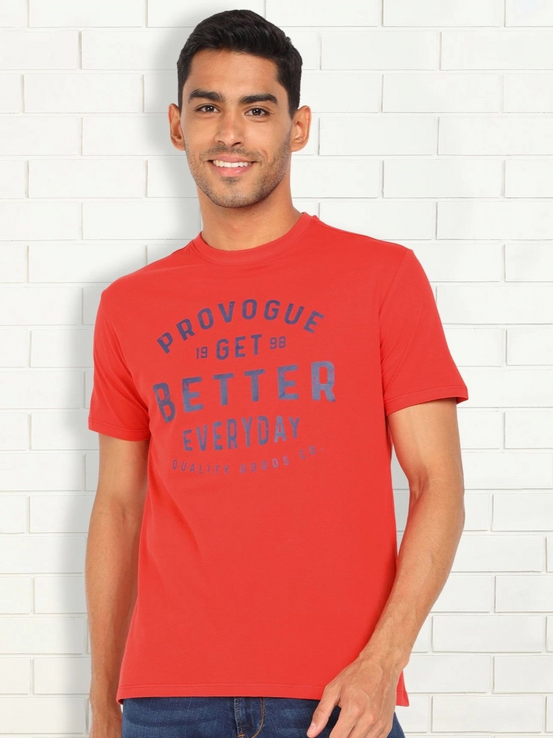 

Provogue Men Typography Checked Applique T-shirt, Red