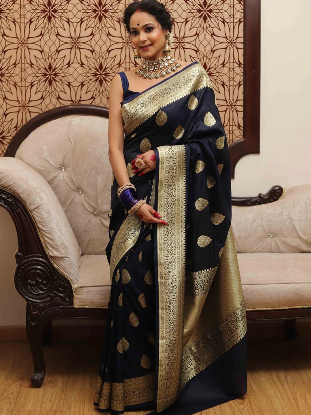 

APNISHA Woven Design Zari Pure Silk Saree, Navy blue