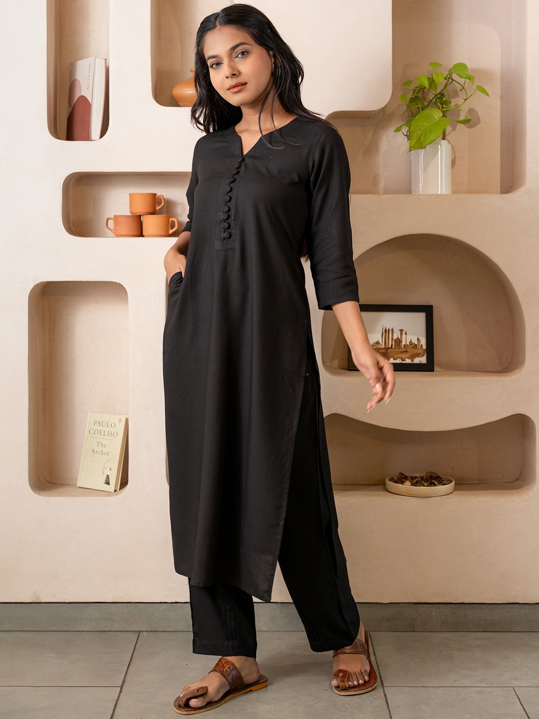

GULABOSITABO Women Regular Kurta with Trousers, Black