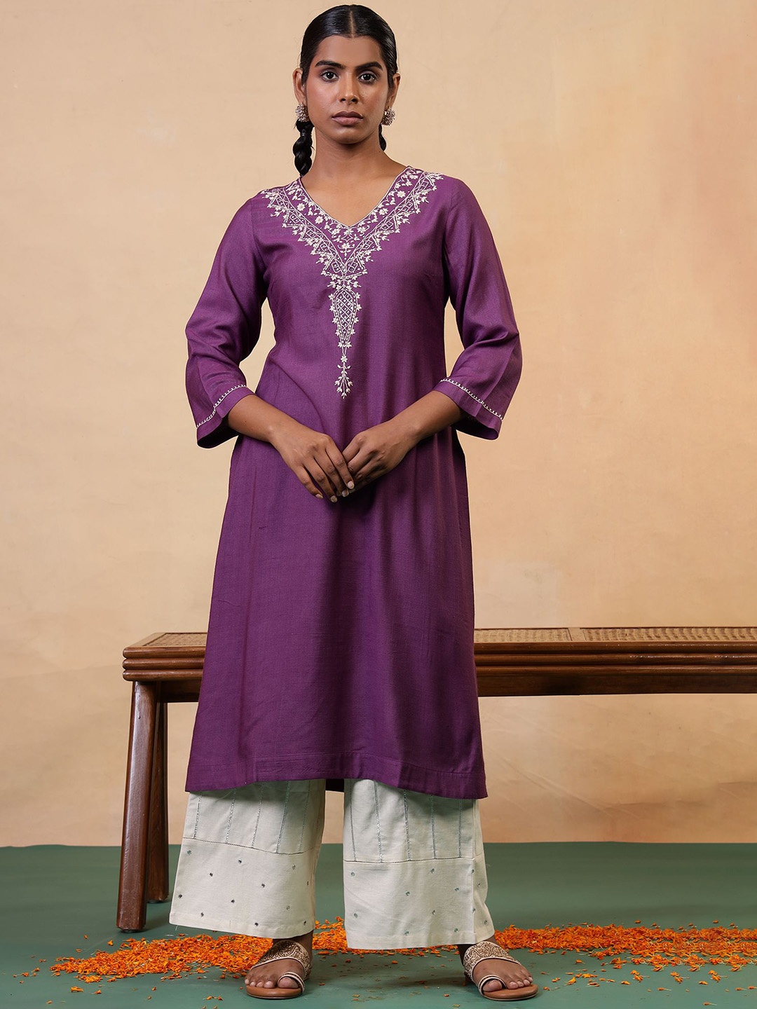 

Folk Song Women Geometric Embroidered Chikankari Kurta, Purple