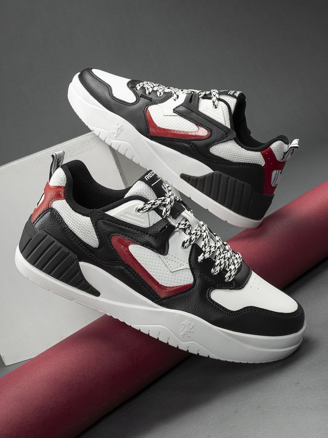 

Red Tape Men Colourblocked Round Toe Sneakers, White