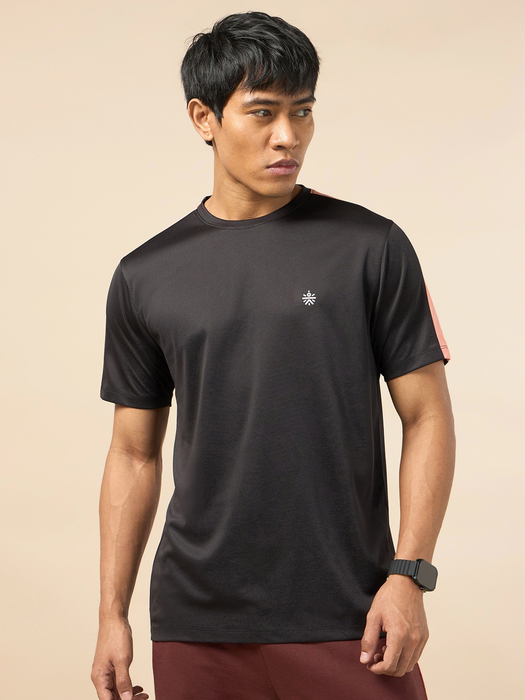 

CULT Shoulder Pop Active Moisture Wicking T-shirt, Black