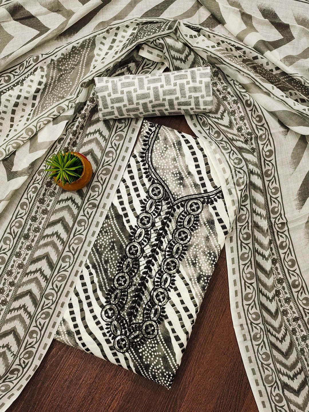 

LeeliPeeri Designer Printed Unstitched Dress Material, Grey