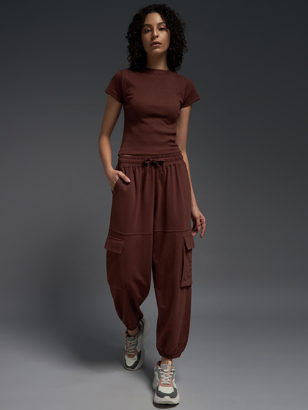 

MKH Round Neck Short Sleeves T-Shirt With Jogger, Brown