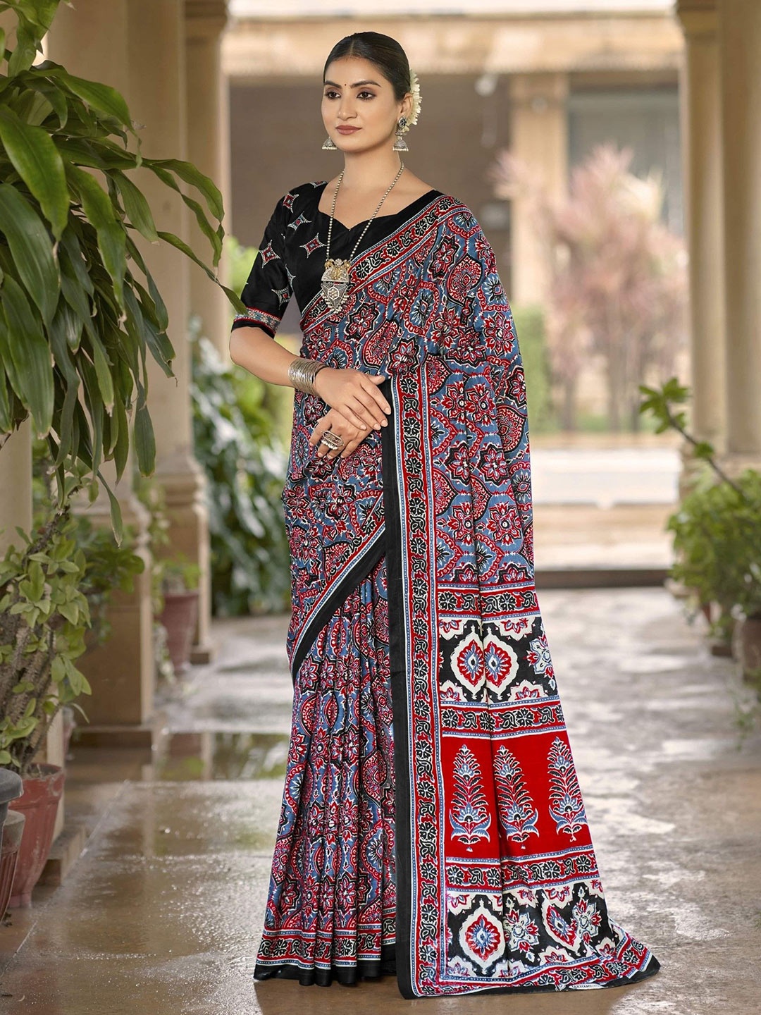 

Chandbaali Ajrak Block Printed Pure Cotton Traditional Bagru Saree, Black