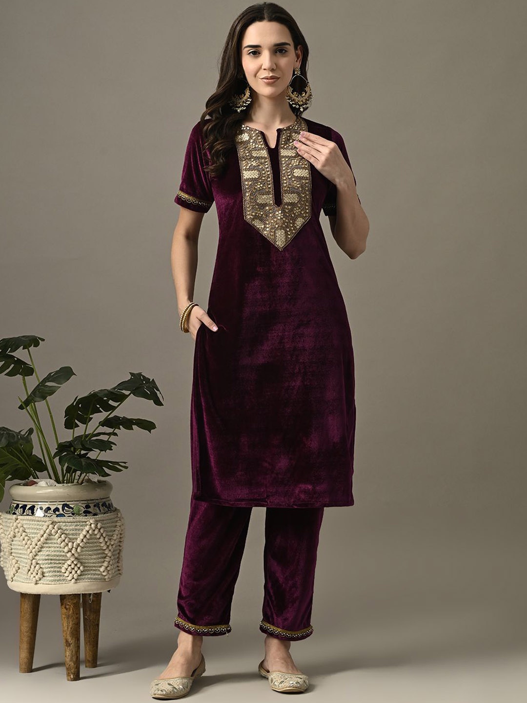 

Myshka Women Regular Velvet Kurta with Palazzos, Magenta