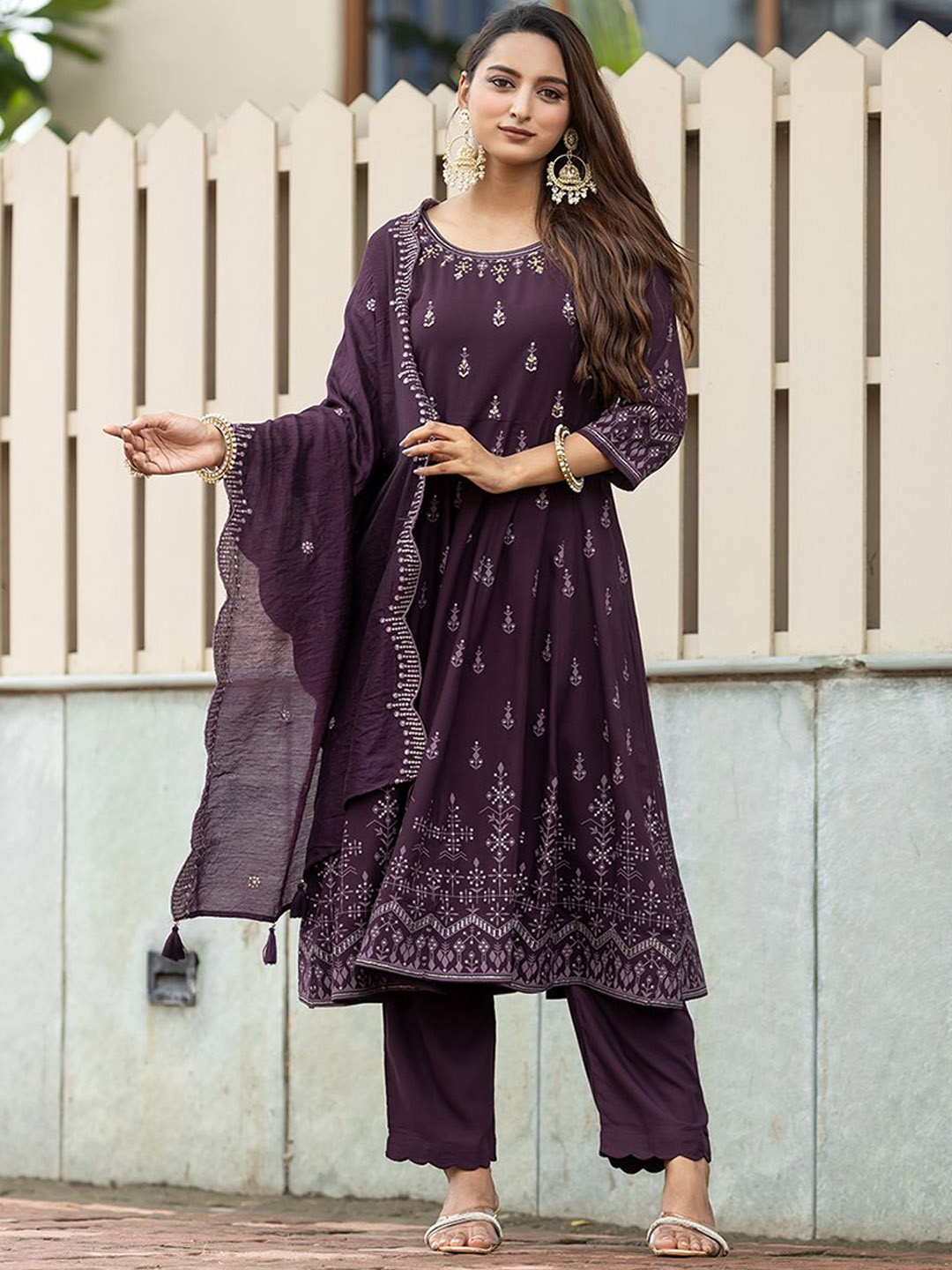 

MITTOO Women Printed Regular Sequinned Kurti with Trousers & With Dupatta, Purple