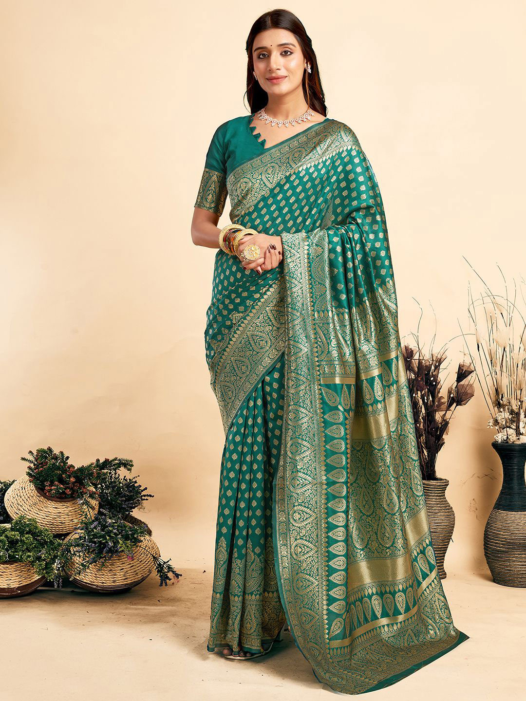 

KALINI Woven Design Zari Banarasi Saree, Green