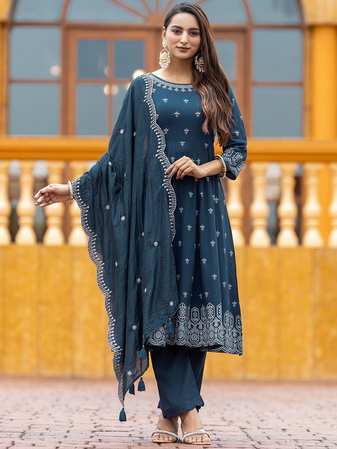 

MITTOO Women Printed Regular Kurta with Trousers & With Dupatta, Teal