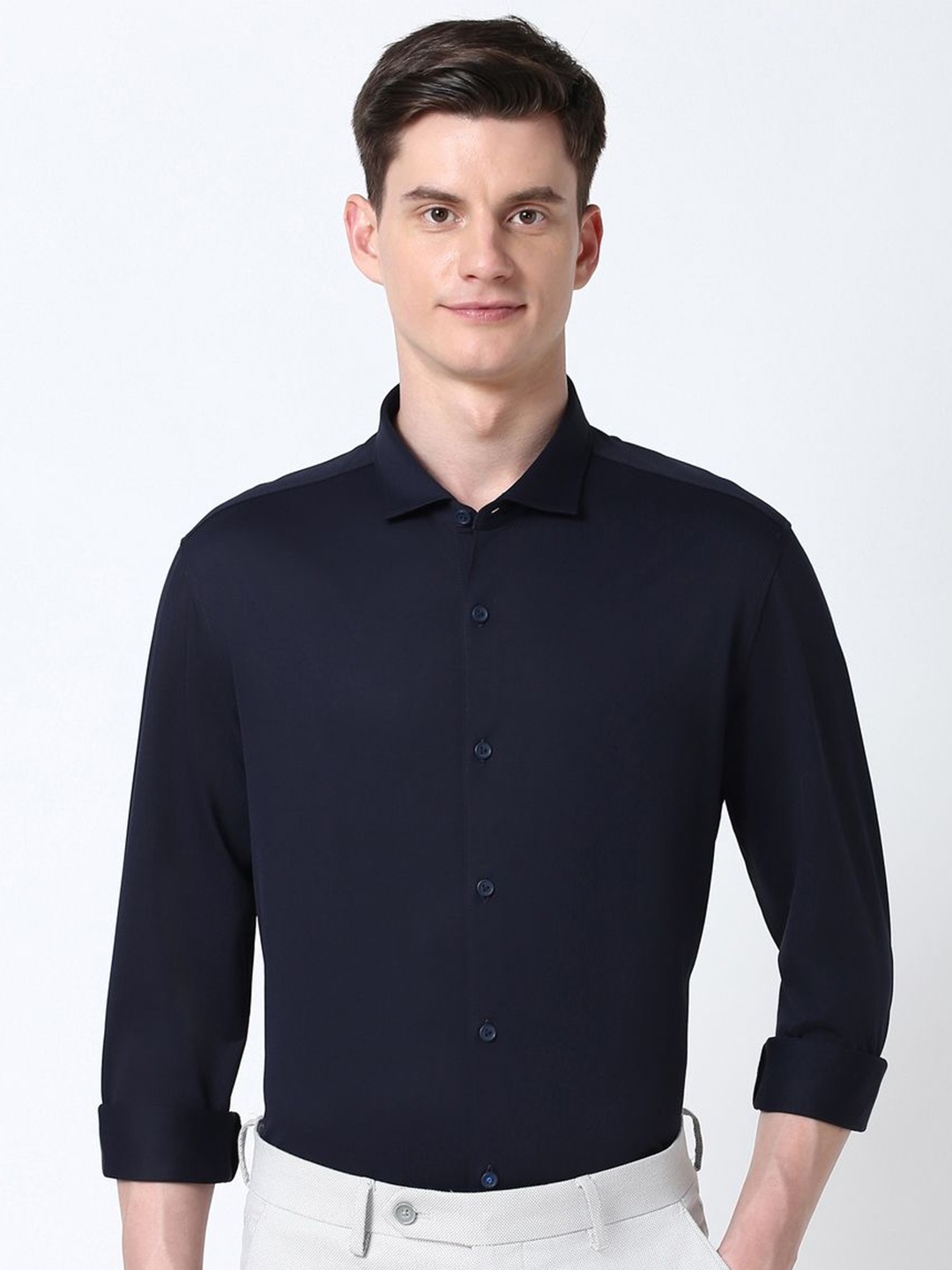 

Peter England Men Super Cutaway Collar Solid Cotton Slim Fit Casual Shirt, Navy blue