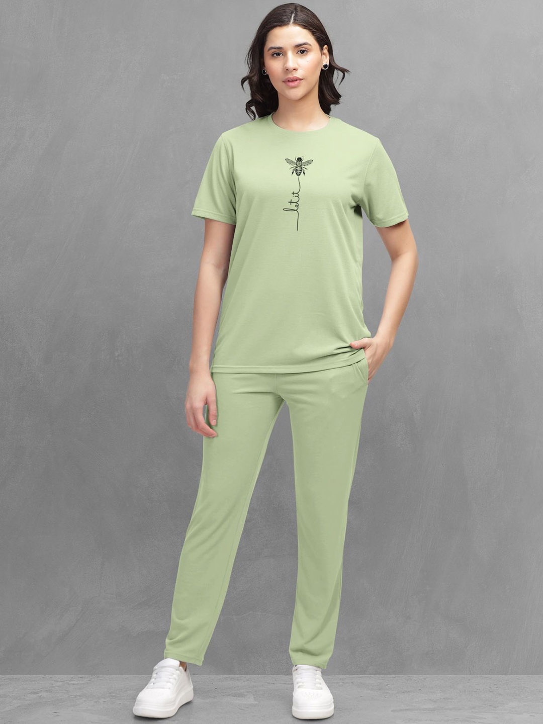 

HELLCAT Women Printed Short Sleeves T-Shirt & Trousers Co-Ords Set, Green