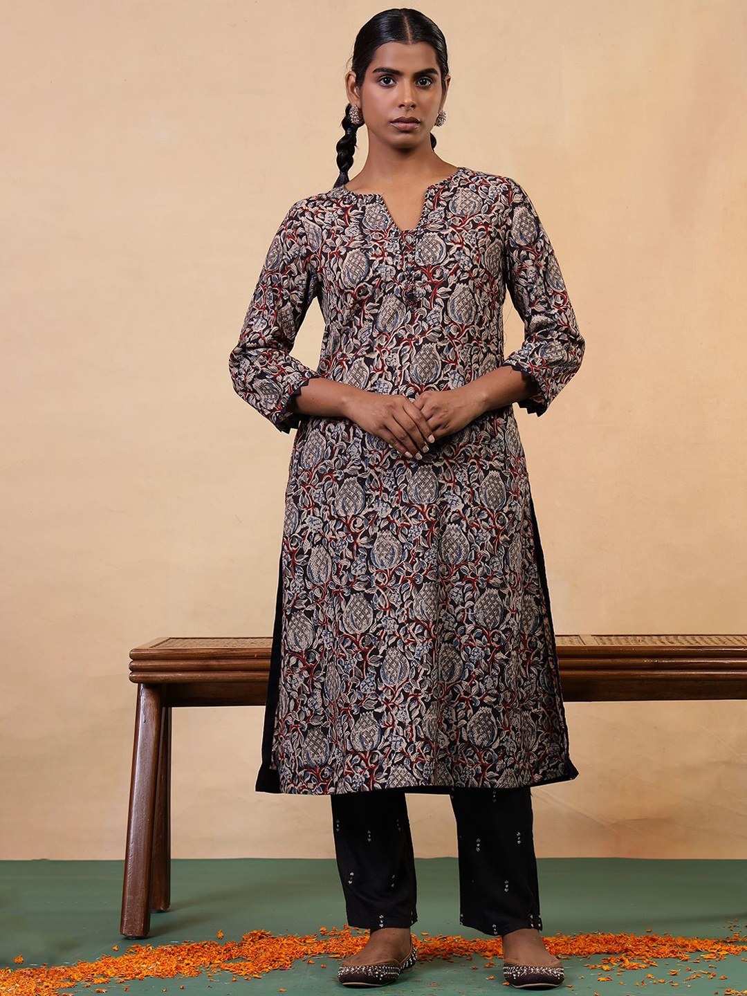

Folk Song Women Floral Printed Mirror Work Floral Kurta, Black