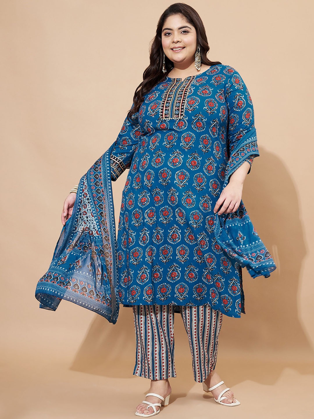 

Vbuyz Women Paisley Printed Regular Kurta with Trousers & With Dupatta, Blue