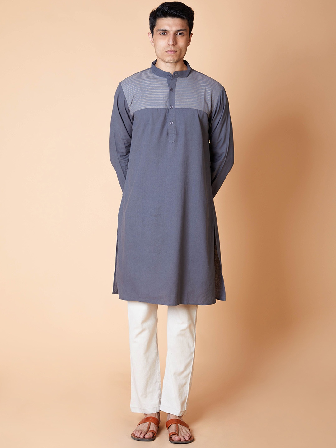 

Ekmatra Men Yoke Design Thread Work Khadi Handloom Kurta, Grey