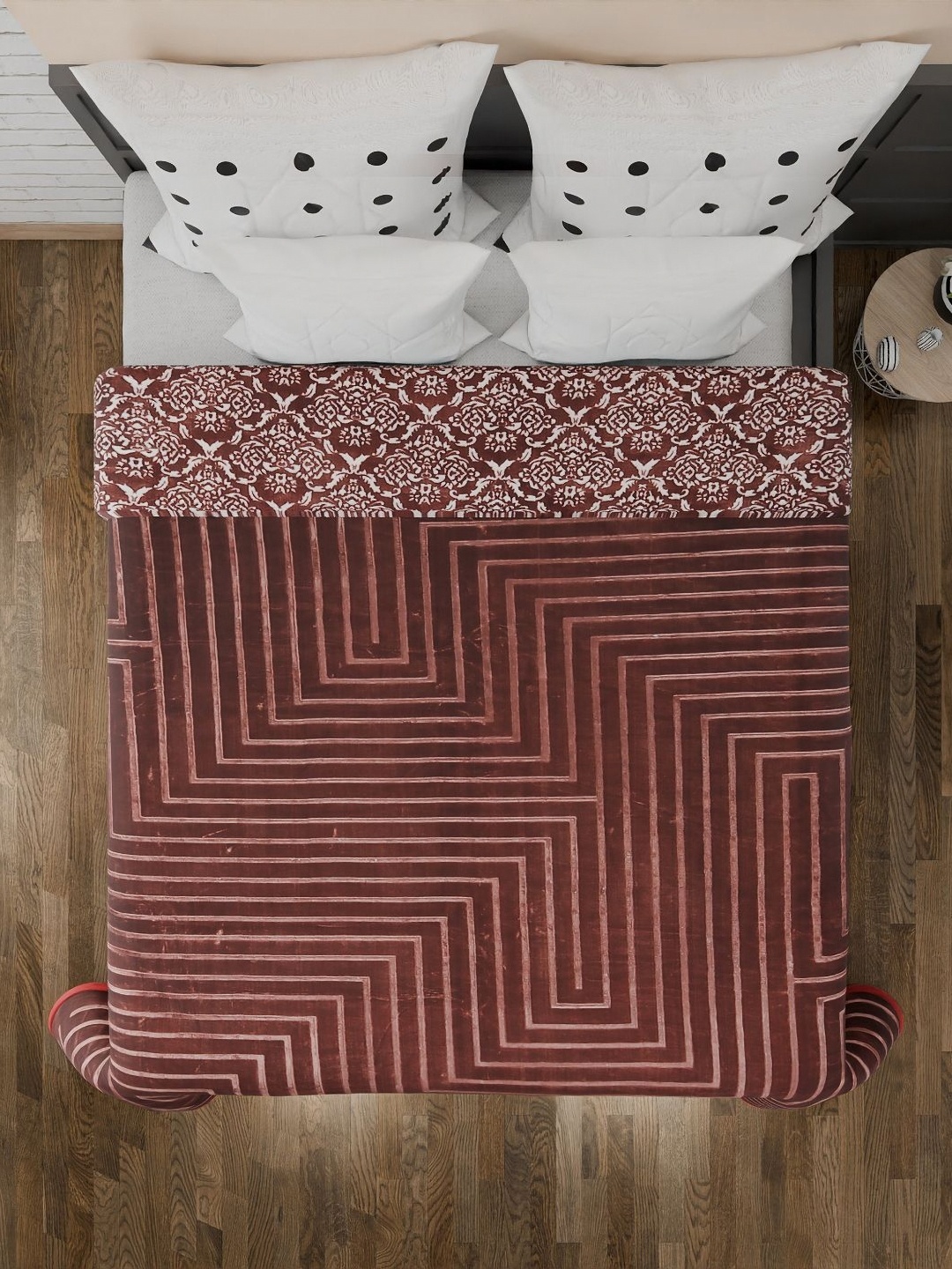 

Aura Brown & White Geometric Mink Heavy Winter Double Bed Blanket