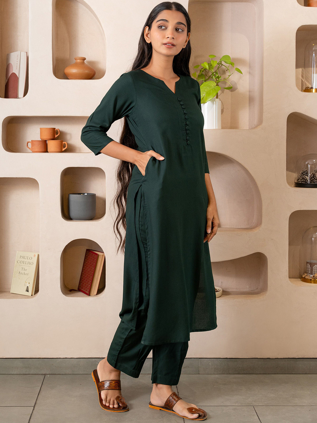 

GULABOSITABO Women Regular Kurta with Trousers, Green