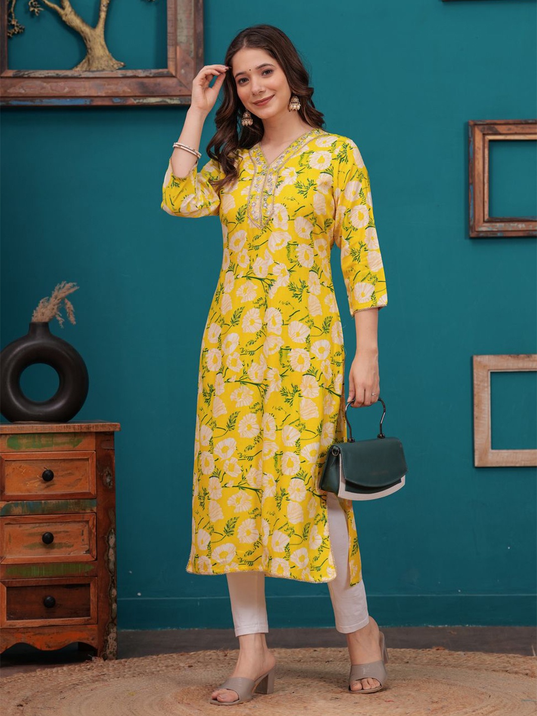 

TOULIN Women Printed Pure Cotton Straight Kurtas, Yellow
