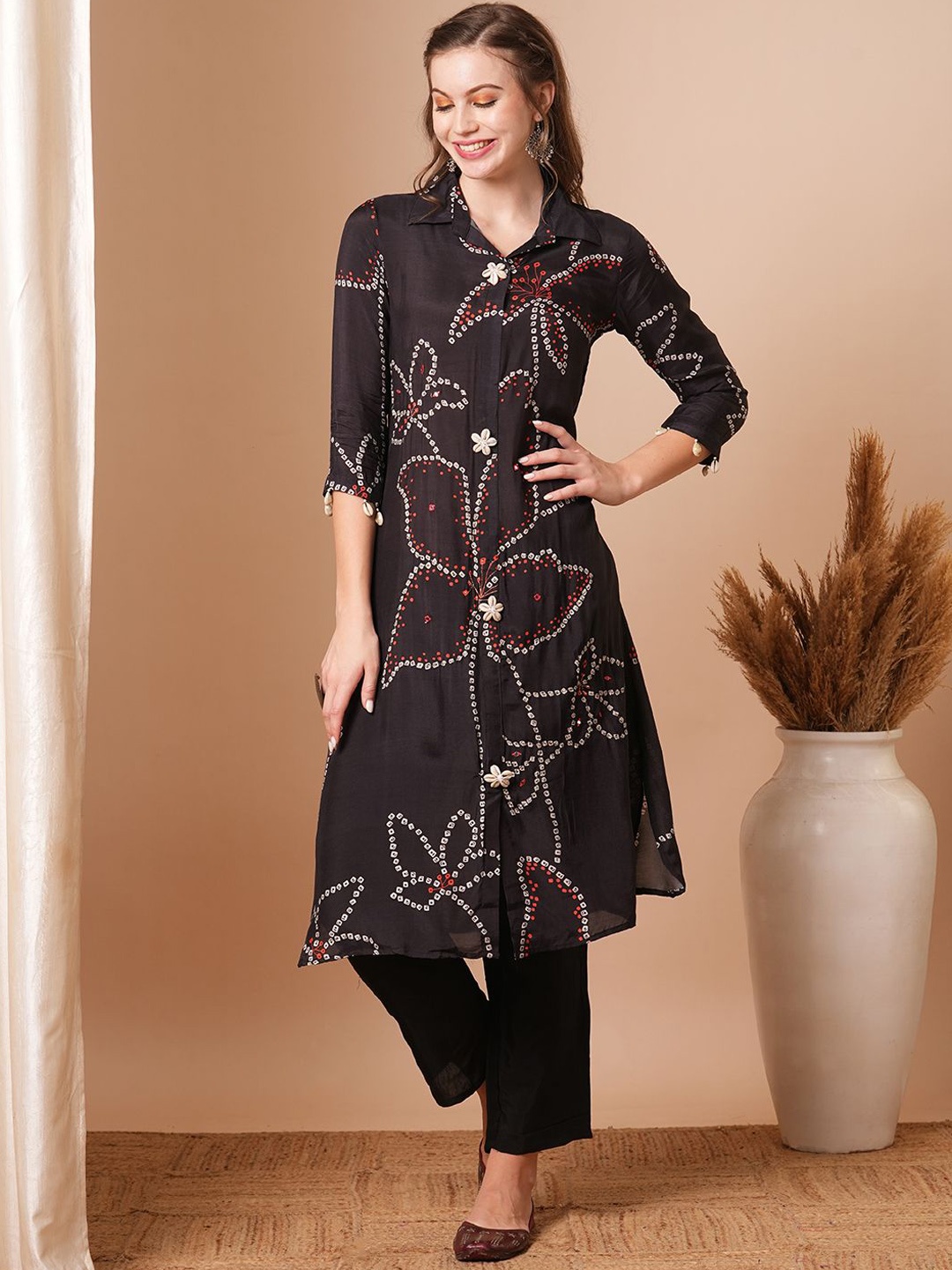 

FASHOR Women Bandhani Printed Regular Beads and Stones Kurta with Trousers, Black