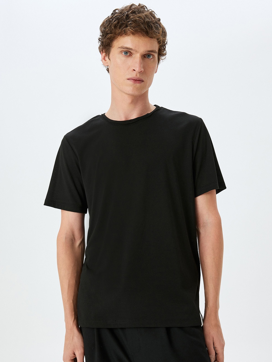 

Koton Men Solid Round Neck T-shirt, Black