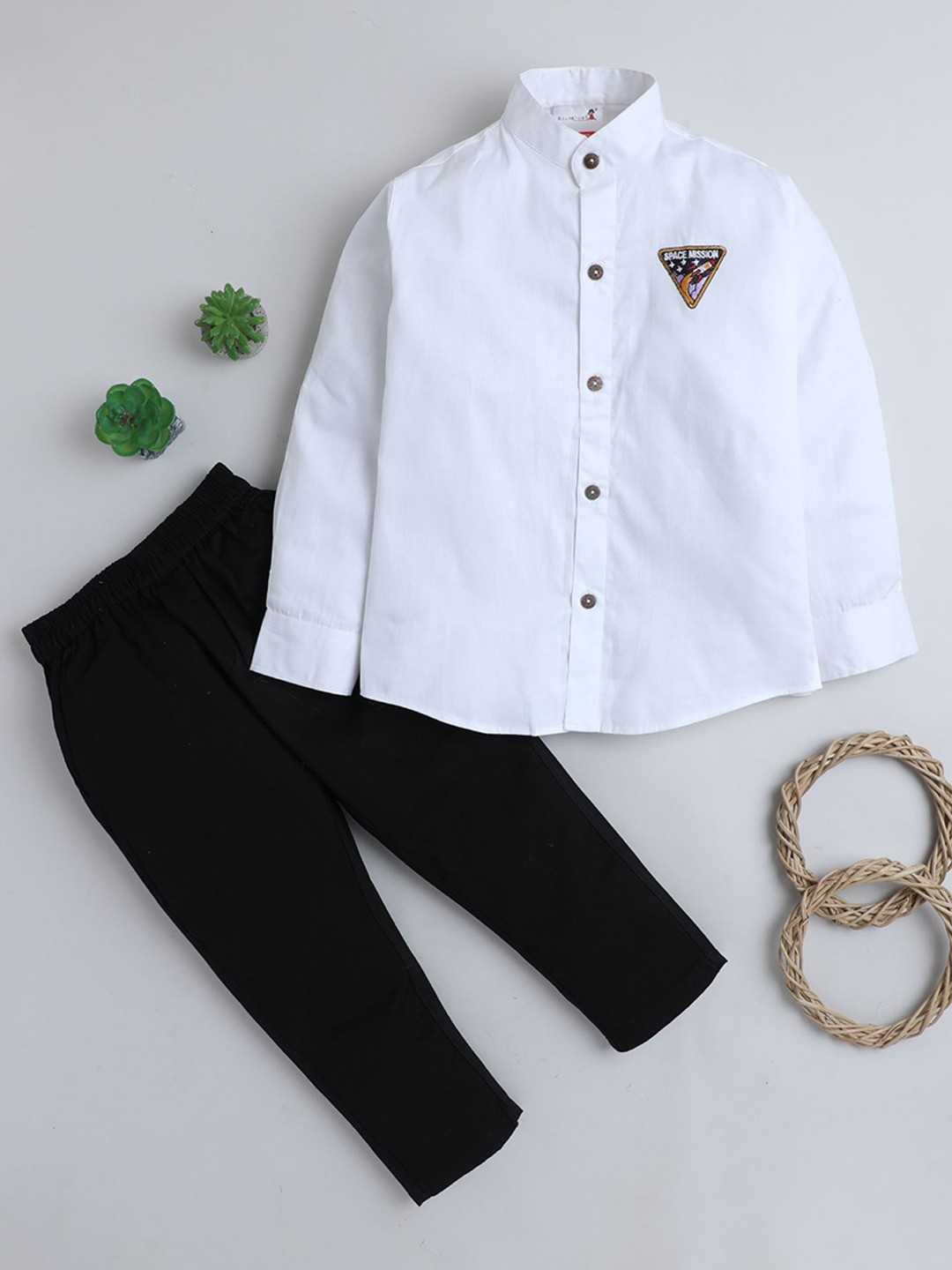 

BAATCHEET Boys Shirt with Trousers, White