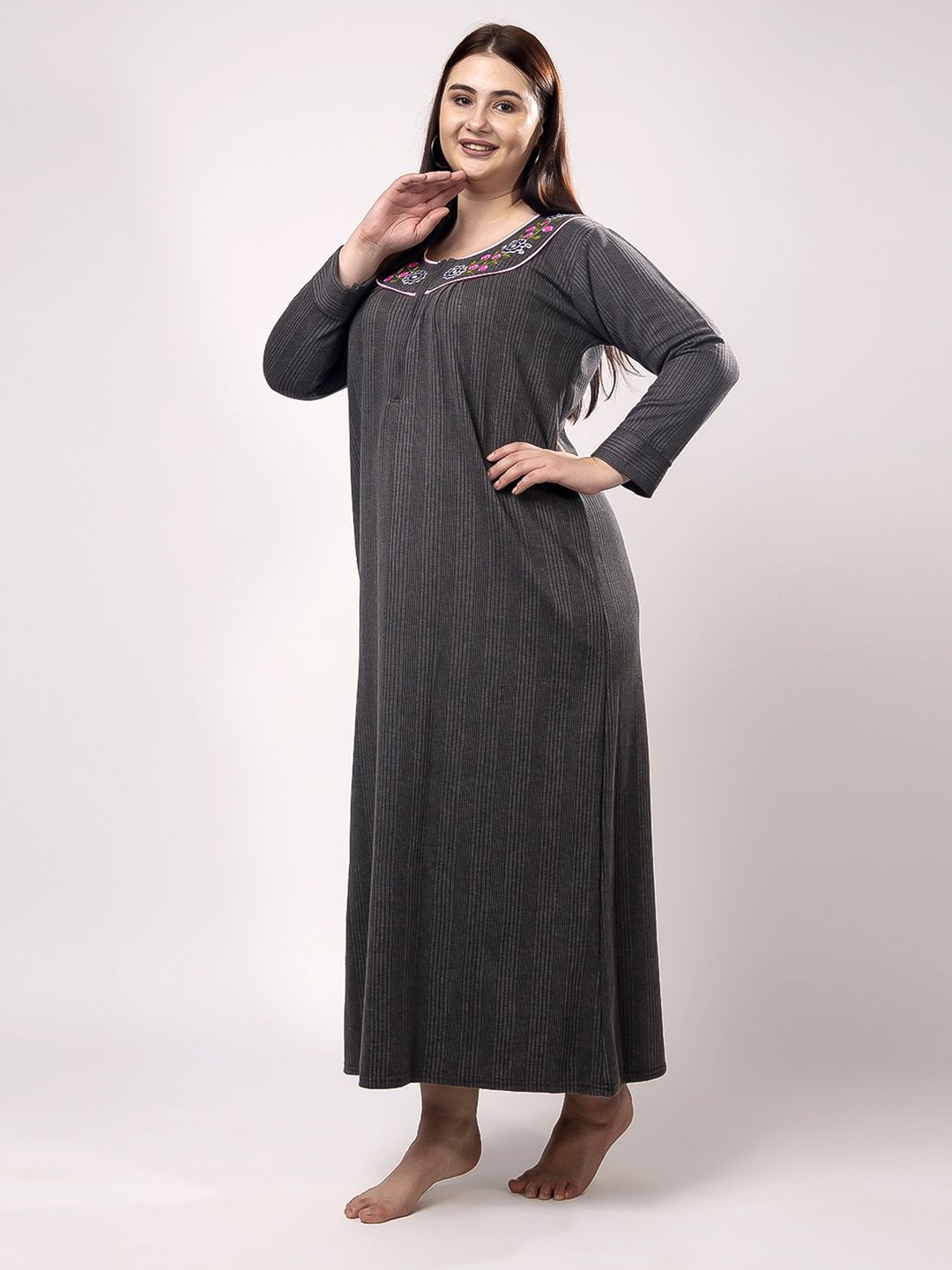 

CHUI MUI Wome Plus Size Embroidered Maxi Nightdress, Grey