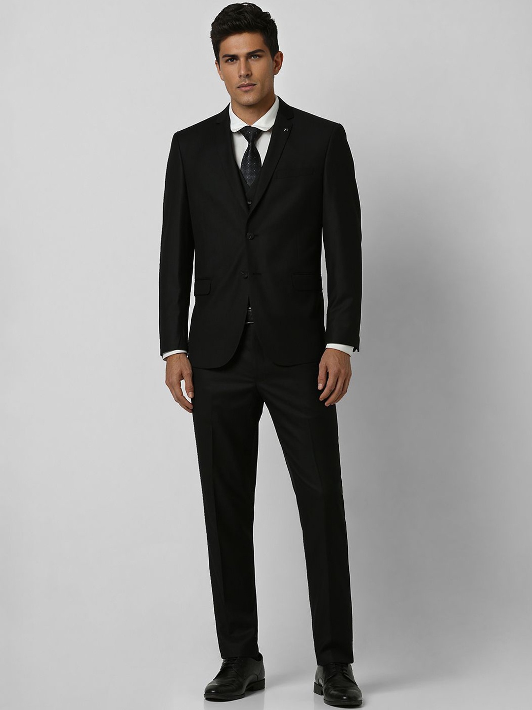 

Van Heusen Men Slim-Fit Single-Breasted Three-Piece Formal Suits, Black