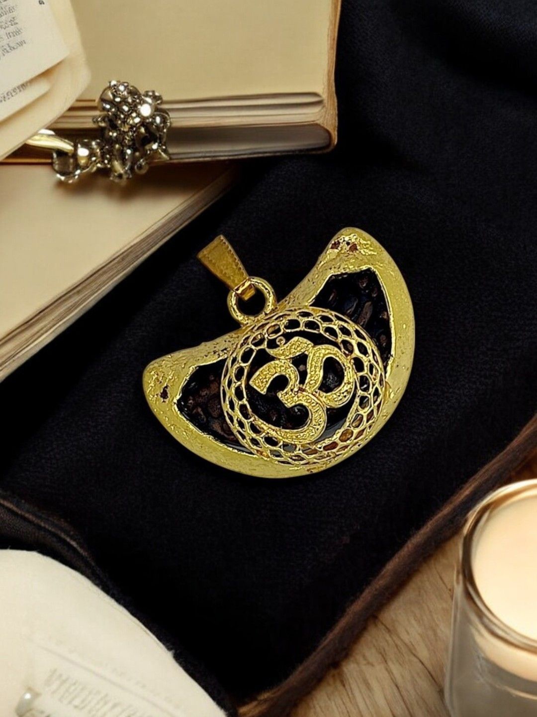

FEMMIBELLA Gold-Plated Contemporary Pendants