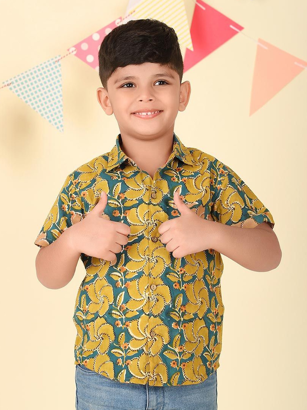 

Fabindia Boys Opaque Printed Casual Shirt, Green