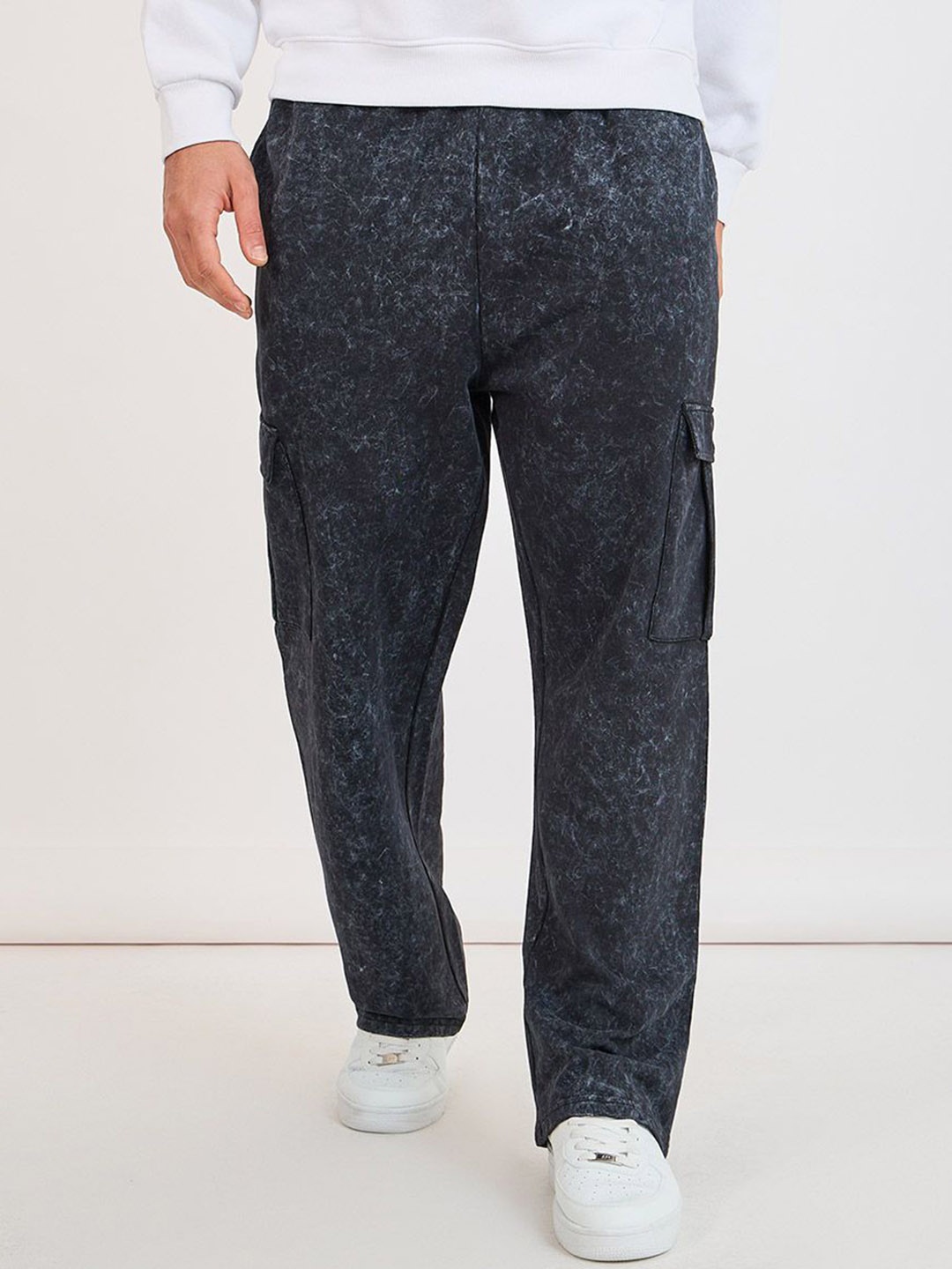 

Styli Men Black Acid Washed Open Hem Oversized Cotton Relaxed Fit Cargo