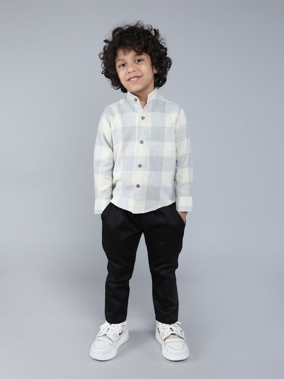 

BAATCHEET Boys Checked Shirt with Trousers, Grey