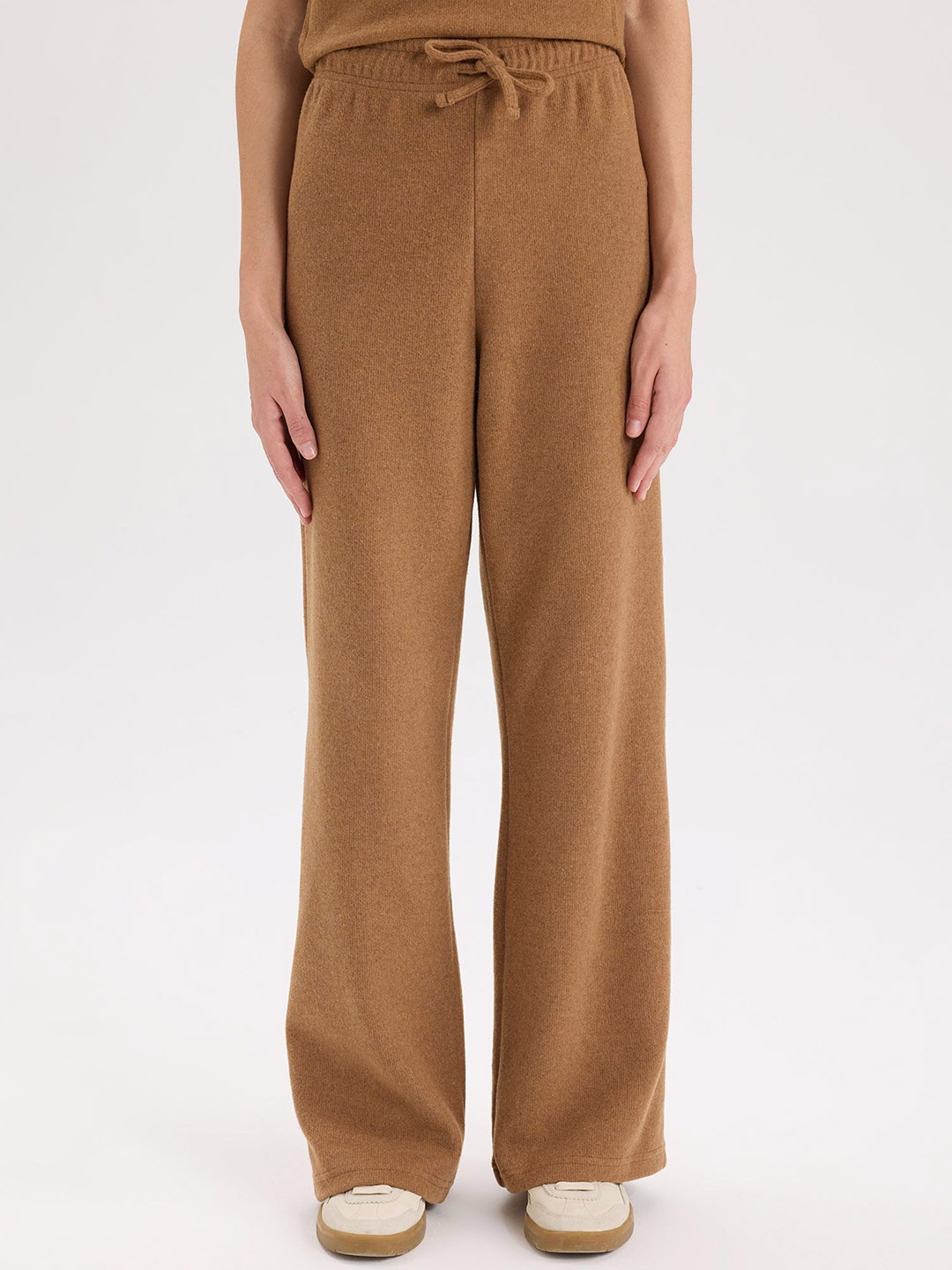 

DeFacto Women Mid-Rise Regular Fit Bootcut Trousers, Camel brown