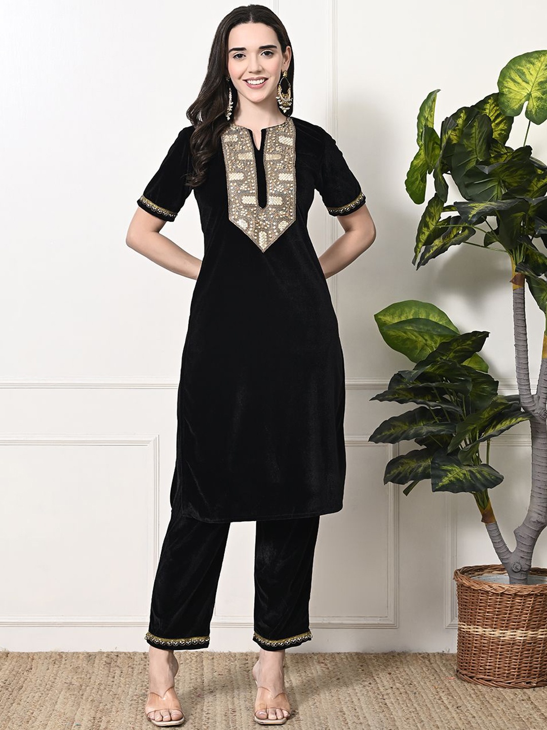 

Myshka Women Embroidered Regular Sequinned Velvet Kurta with Palazzos, Black