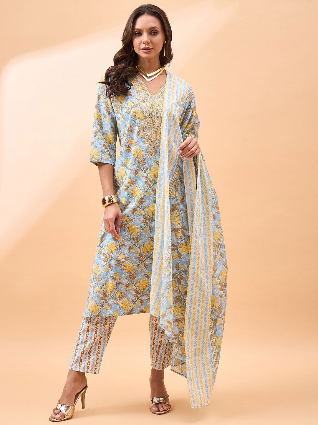 

Winza Designer Women Floral Printed Regular Pure Cotton Kurta with Trousers & With Dupatta, Blue