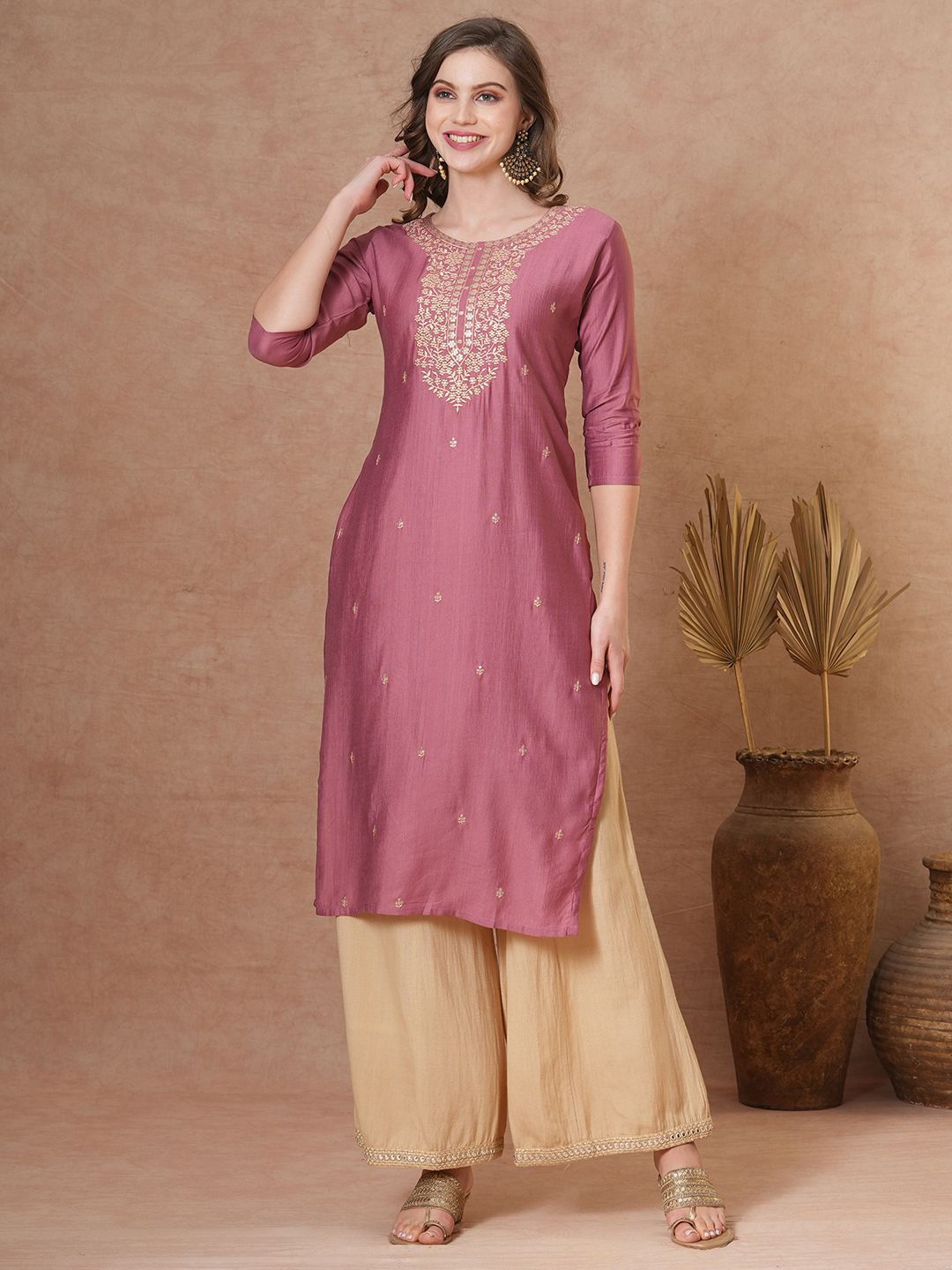 

FASHOR Women Ethnic Motifs Embroidered Thread Work Kurta, Rose gold