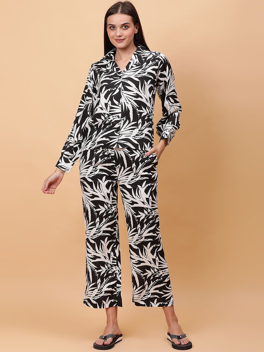 

Unifringe Women Printed Night suit, Black