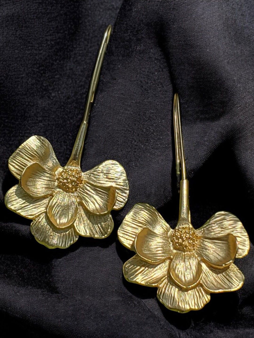 

OOMPH Floral Drop Earrings, Gold